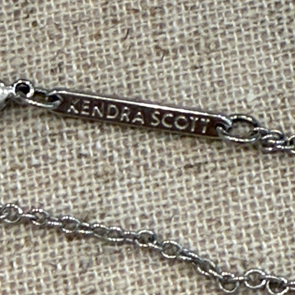 Kendra Scott Silver Filigree Pendant Necklace Adjustable Chain - Picture 4 of 4